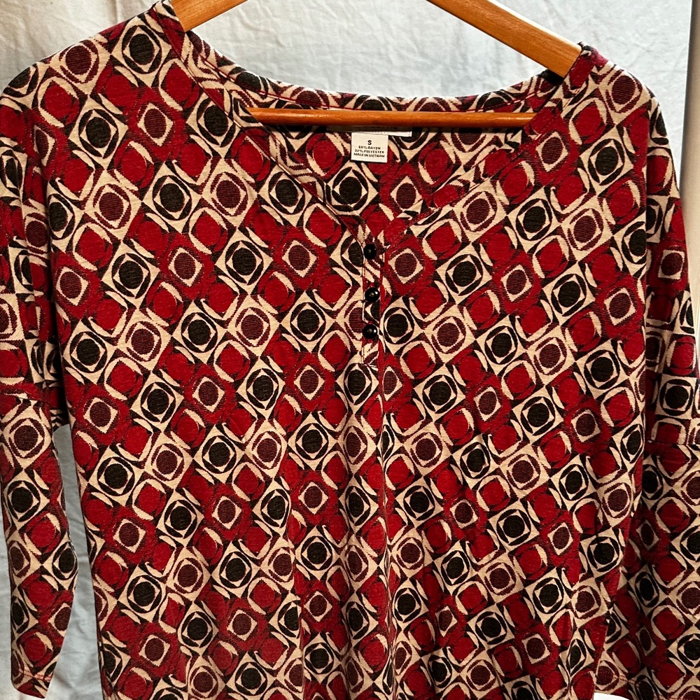 Women's Long-sleeve Liz Claiborne Shirt w/Geometric Design (Petite Small)